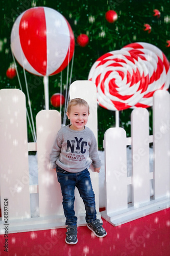 Obraz na płótnie happy child in a christmas decoration w salonie