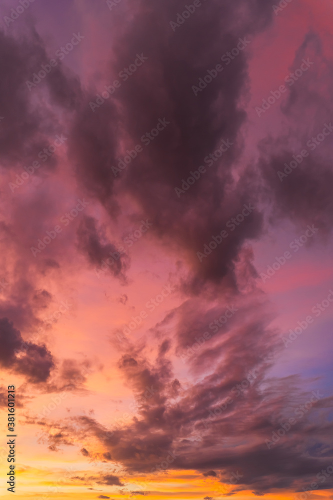 Fototapeta premium sunset in the sky vertical