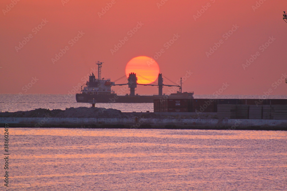 Obraz premium power station at sunset