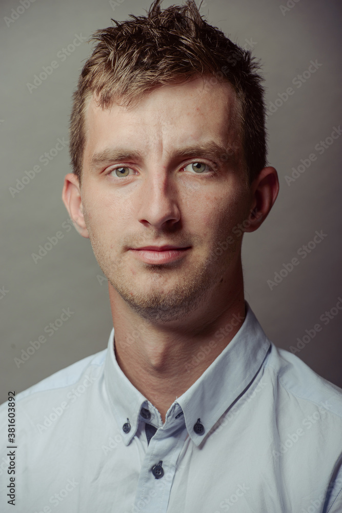 Obraz premium Portrait of a smart serious young man