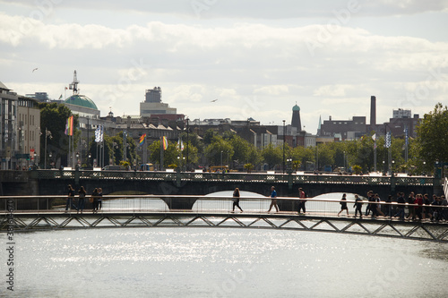 Obraz na płótnie A view along the quays in Dublin City, Ireland w salonie