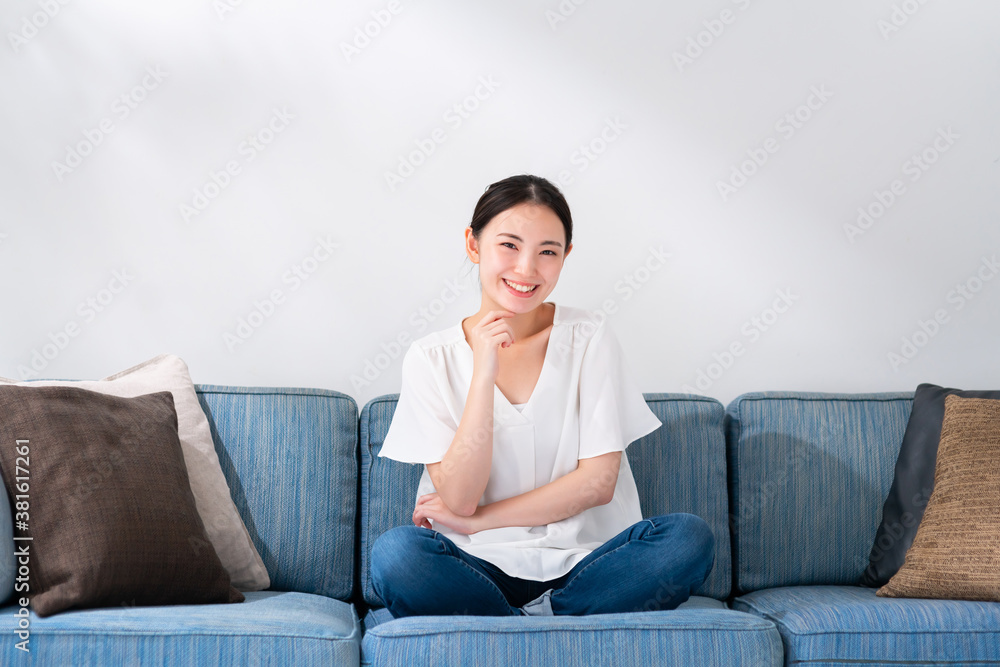 女性 ソファ 女性 ソファ