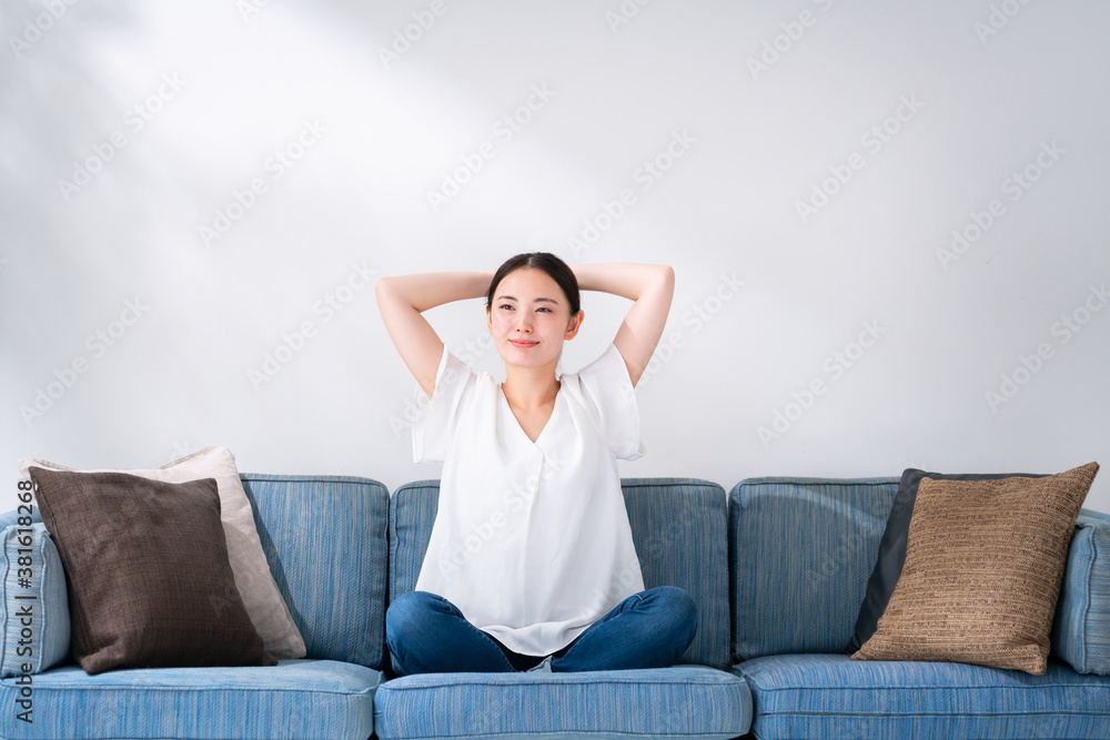 女性 ソファ 女性 ソファ