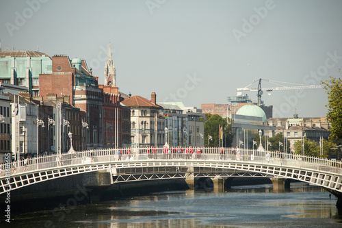 Obraz na płótnie The Ha'penny bridge in Dublin City, Ireland w salonie