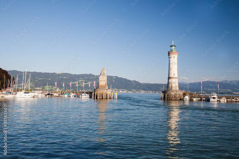 New Lindau lighthouse and Bavarian lion at the harbour entrance, harbour, Lindau island, Lindau on Lake Constance, Lake Constance region, Swabia, Germany, Europe