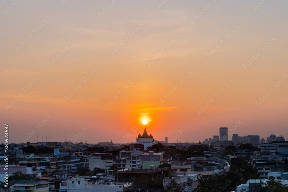 Naklejka premium Famous Wat Saket (Golden Mountain Temple) in Bangkok,Thailand
