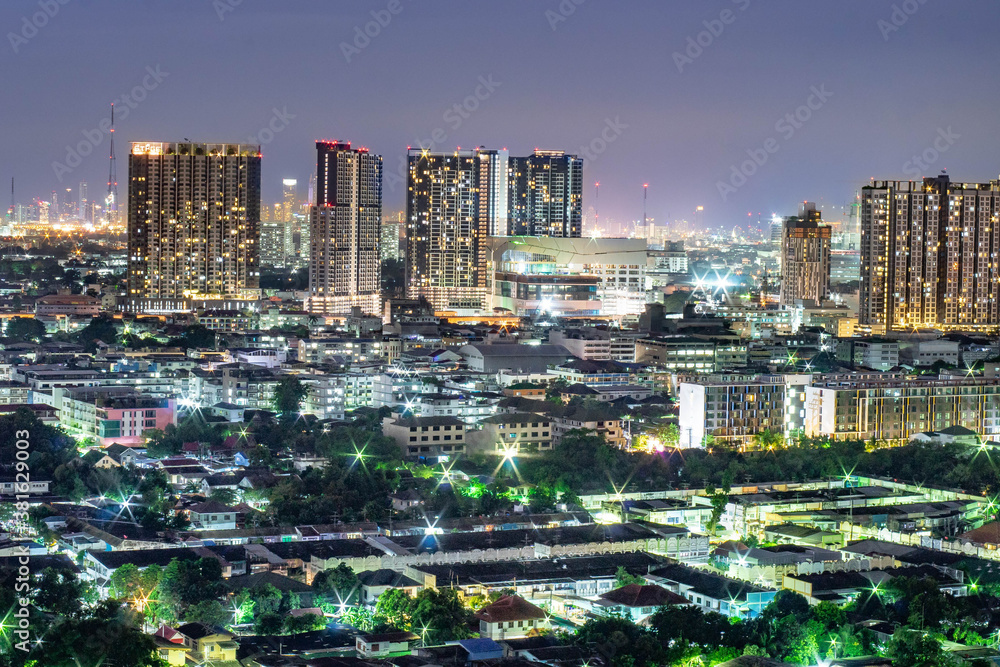 Naklejka premium city skyline at night