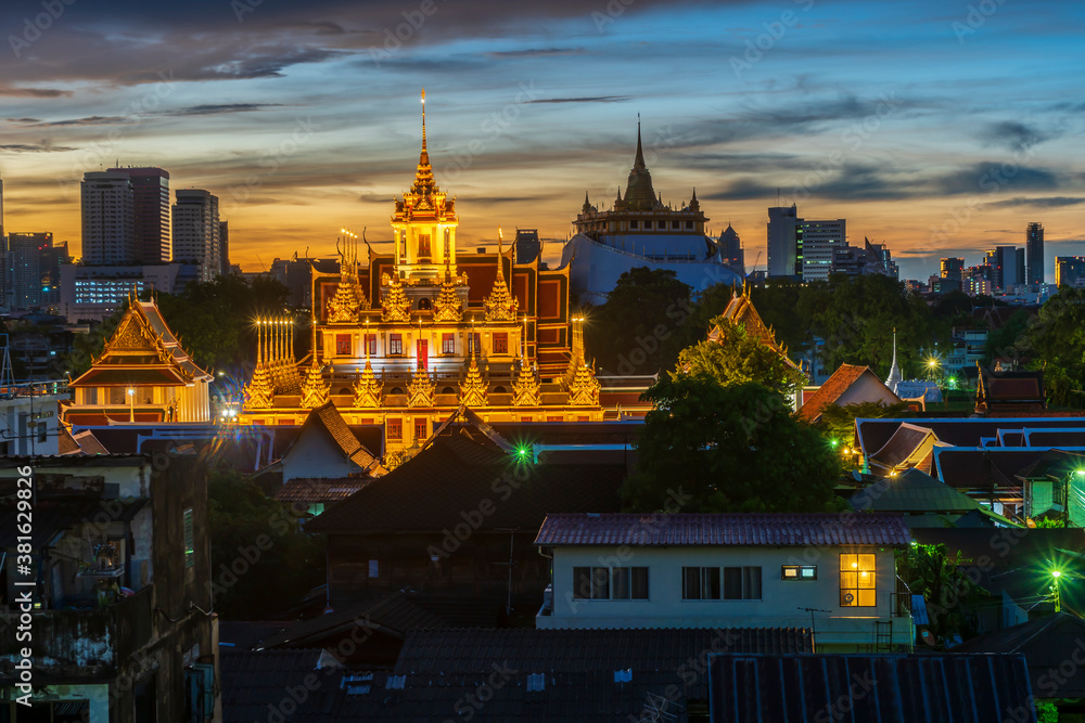 Obraz premium Metal Castle (Wat Ratchanatdaram) Bangkok, Thailan