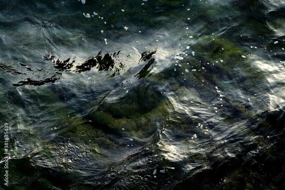 水 水