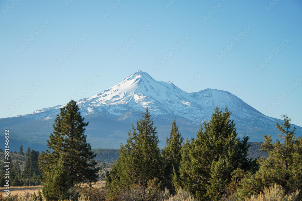 Obraz premium Mountain top covered with snow 3