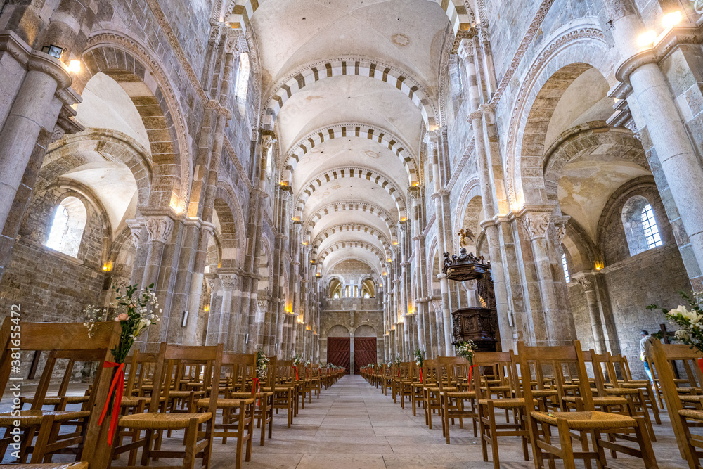 Obraz premium Basilique de Vézelay - Sanctuaire de Sainte Marie-Madeleine (Bourgogne, France)