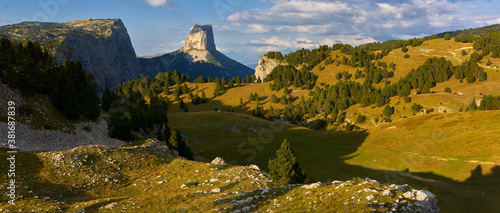 Fotografie, Obraz The Vercors High Plateaus and Mont Aiguille in Autumn at sunset (panoramic)