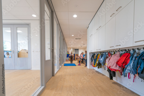 Fotografie, Obraz ARNHE, NETHERLANDS - Aug 28, 2020: Cloakroom with coats and backpacks in a schoo