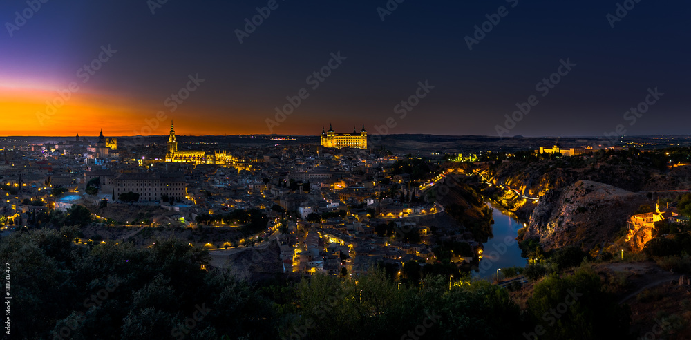 Panorámica nocturna de Toledo