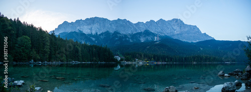 Panorama Eibsee Zugspitze Sommer