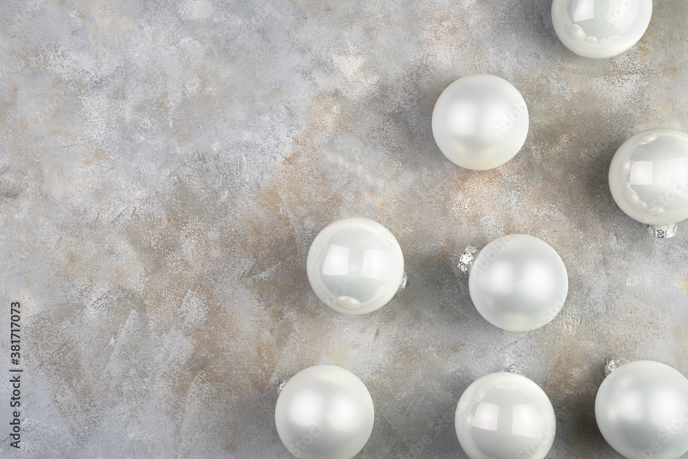 White glossy and matte Christmas balloons on a gray background. The view from the top. The concept of the new year 2021 and Christmas. White glossy and matte Christmas balloons on a gray background. The view from the top. The concept of the new year 2021 and Christmas.