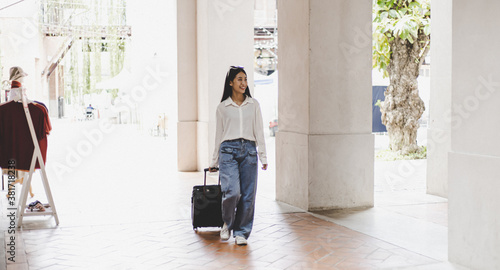 Asian women carry suitcases to prepare to travel