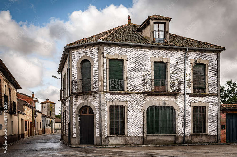 Casa de la Conchas in Aguilafuente, a peculiar facade in the province of Segovia (Spain) Casa de la Conchas in Aguilafuente, a peculiar facade in the province of Segovia (Spain)