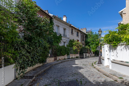Fototapeta Naklejka Na Ścianę i Meble -  Paris, France - September 9, 2020: Beautiful old house, like in the countryside, in the center of Paris, in the area called 