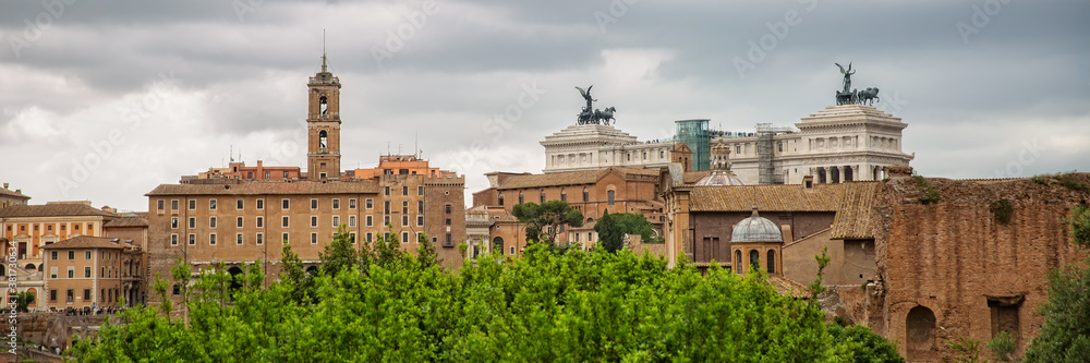 Panoramic view of Rome with the Capitoline hill. Great view over ancient Forum Romanum of the Capitol hill with Palazzo Senatorio (City Hall), Vittorio Emanuele II Monumet and Tabularium, Rome, Italy
