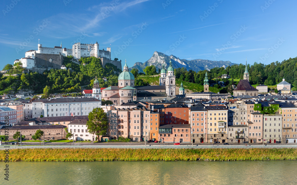 Fototapeta premium Salzburg city skyline with Festung Hohensalzburg herritage in the autumn, Salzburg, Austria