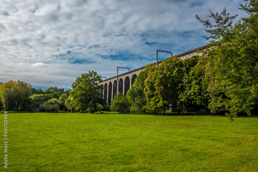 Naklejka premium A view along the Digswell Viaduct near Welwyn Garden City, UK in the summertime
