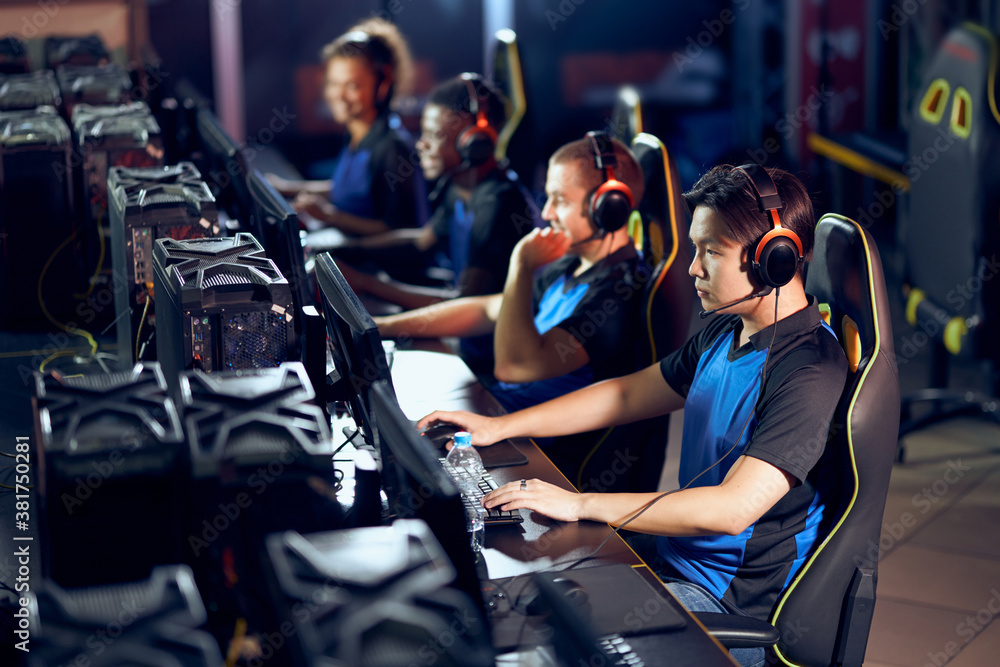 Esport of pro gamer playing video game with new graphics winning  championship, stylish design cyber games room. Virtual shooter game in  cyberspace, esports player performing on pc gaming tournament Stock Photo 