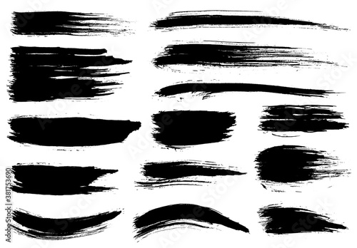 Paint brush. Black ink grunge brush strokes. Vector paintbrush set. Grunge design elements. Painted ink stripes
