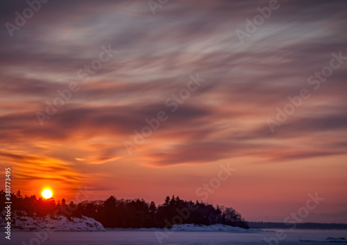 Pictures of a sunset on the frozen Baltic Sea near the Finnish town of Rauma © 5-Birds Photograpy