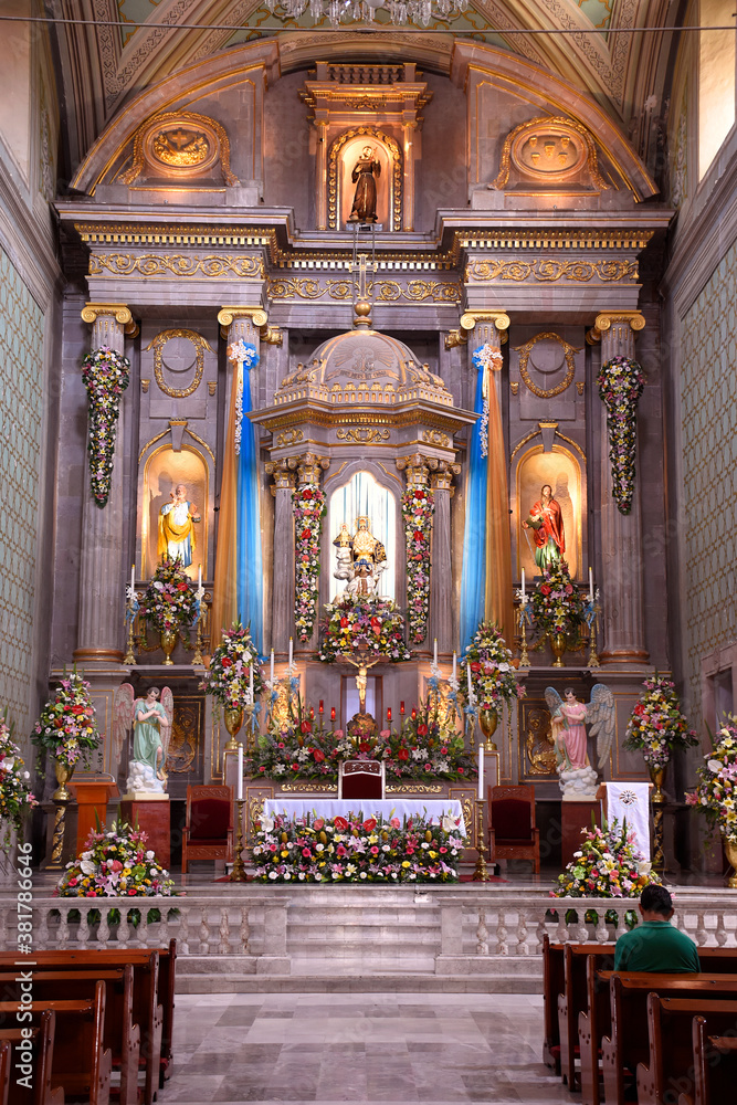 Fototapeta premium Altar templo San Francisco Querétaro