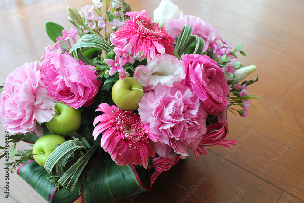 バラとカーネーションとガーベラの感謝の花束 Stock Photo Adobe Stock