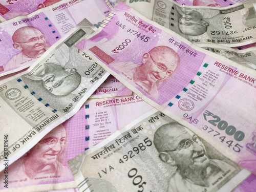 фотографія Two thousand and five hundred rupees bank note new indian currency after demonetization