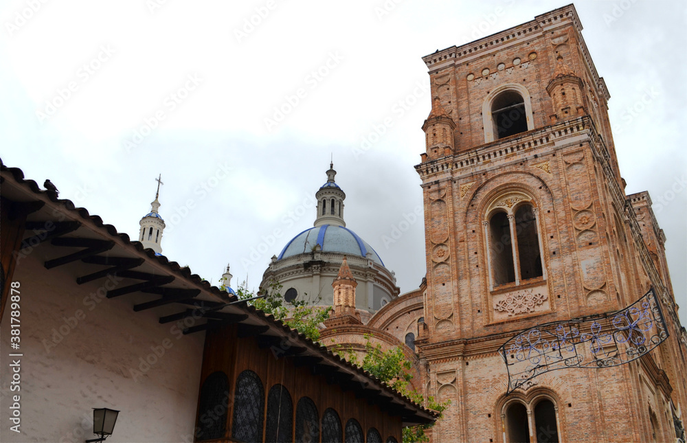 Cuenca, Ecuador - Catedral Nuevo approaching Parque Calderón