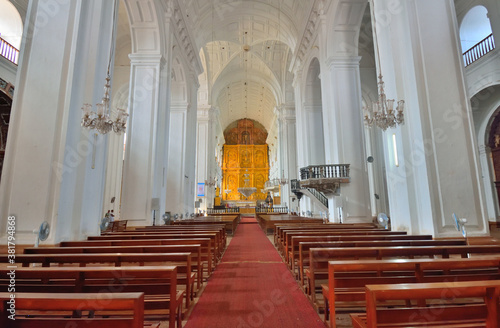 Interior architecture of Se Cathedral in Velha.