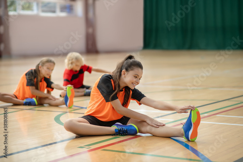 Ταπετσαρία Three kids in bright sportswear having PE lesson