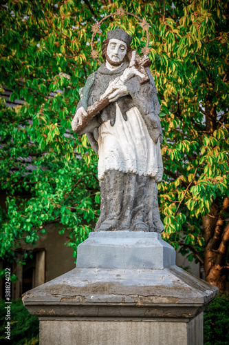 rzeźba św. Jana Nepomucena w Chrząszczycach