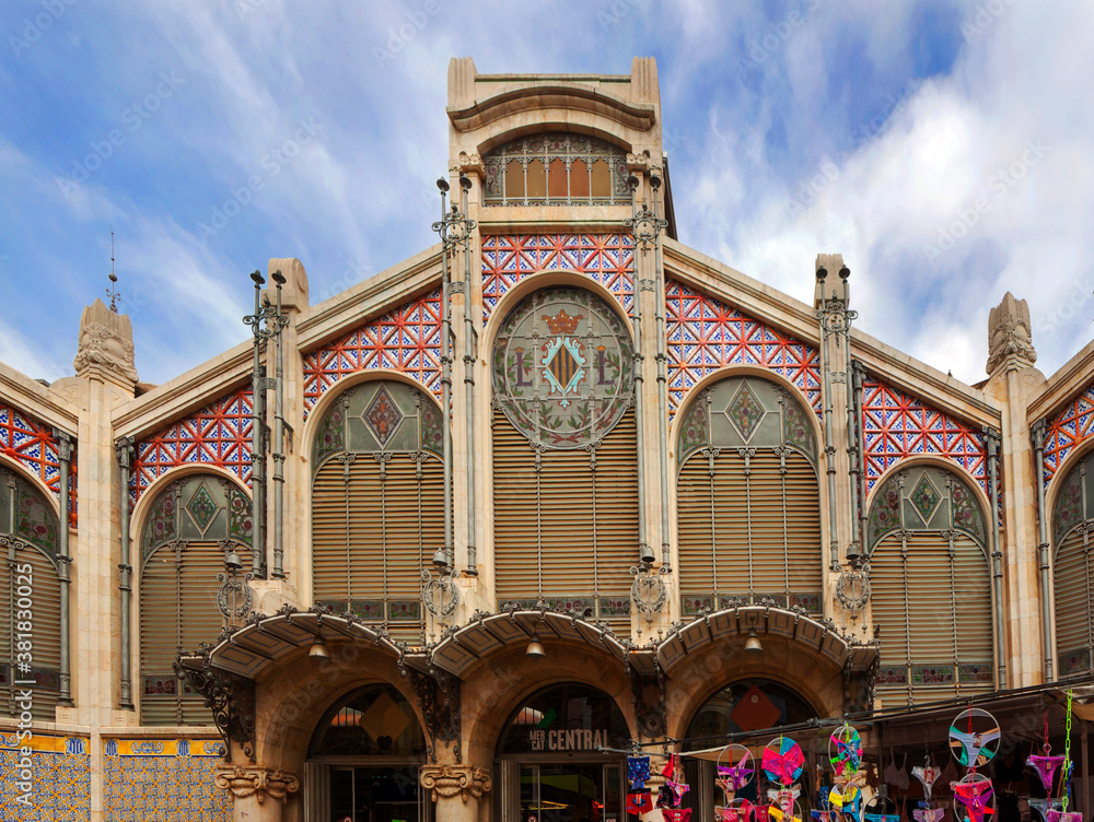 Obraz premium Valencia, Spain: entrance to the central market (Mercado Central), a covered market of the Valencian Modernista school of architecture.