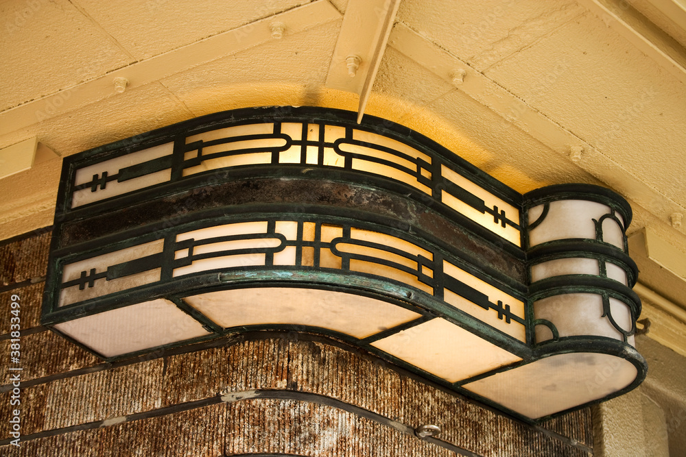 Fototapeta premium 新港貿易会館の玄関灯