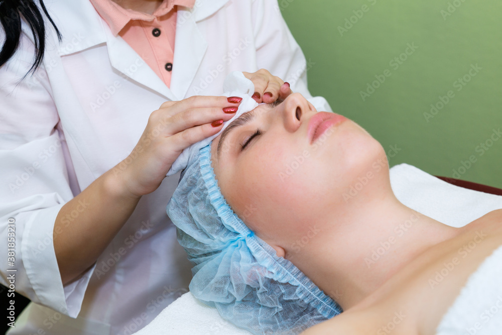Facial care and cleansing in the spa salon. Facial care and cleansing in the spa salon.
