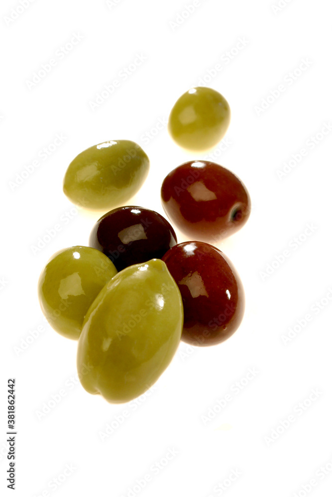 Eingelegte schwarze und gruene Oliven. Eingelegte schwarze und gruene Oliven.