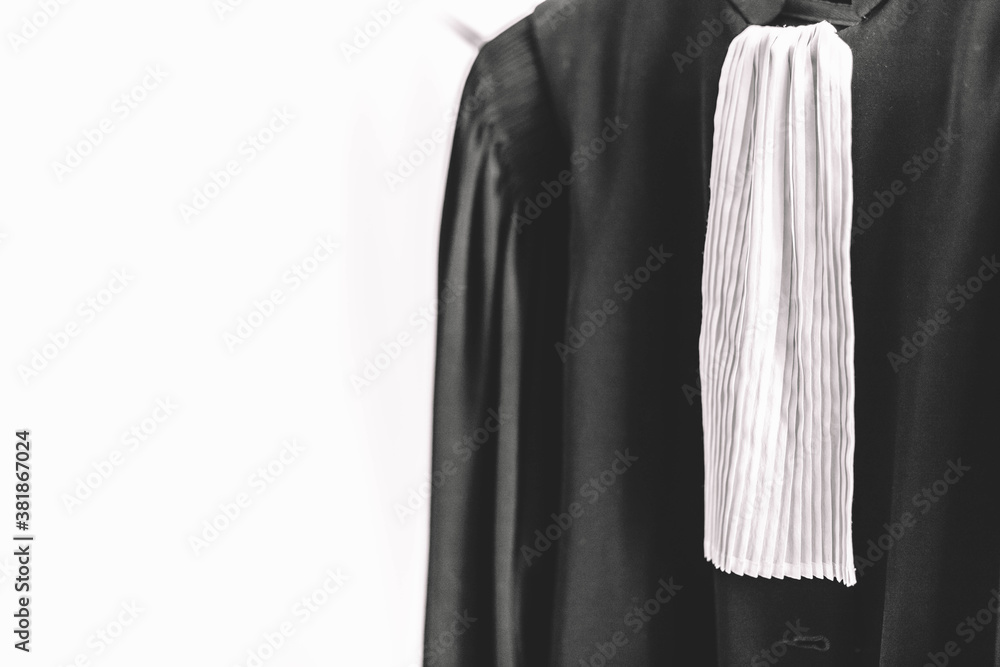 Robe d'avocat noir et blanc Photos | Adobe Stock