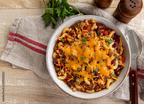 Fotografie Bowl of chili mac with cheddar cheese