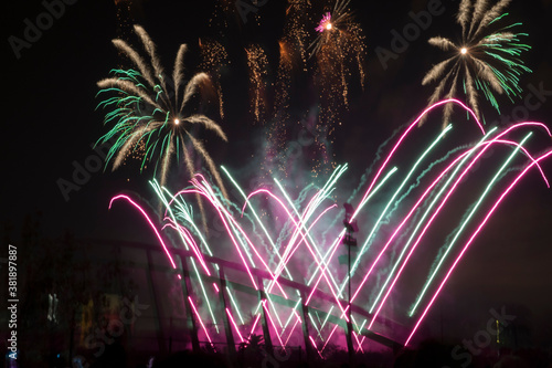 Obraz na płótnie fireworks over black sky in valencia w salonie