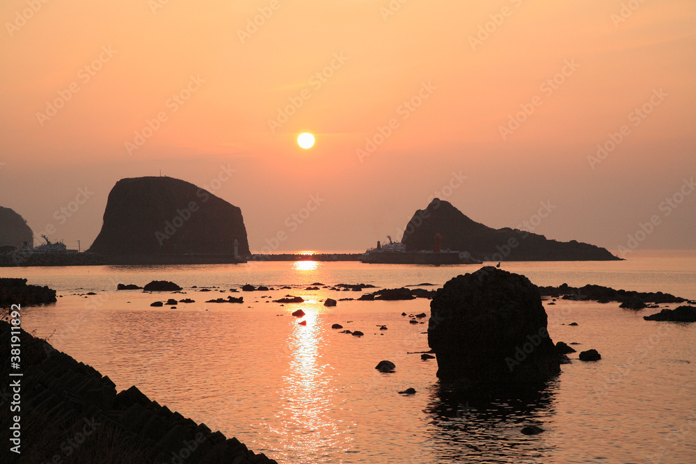 オロンコ岩と夕日