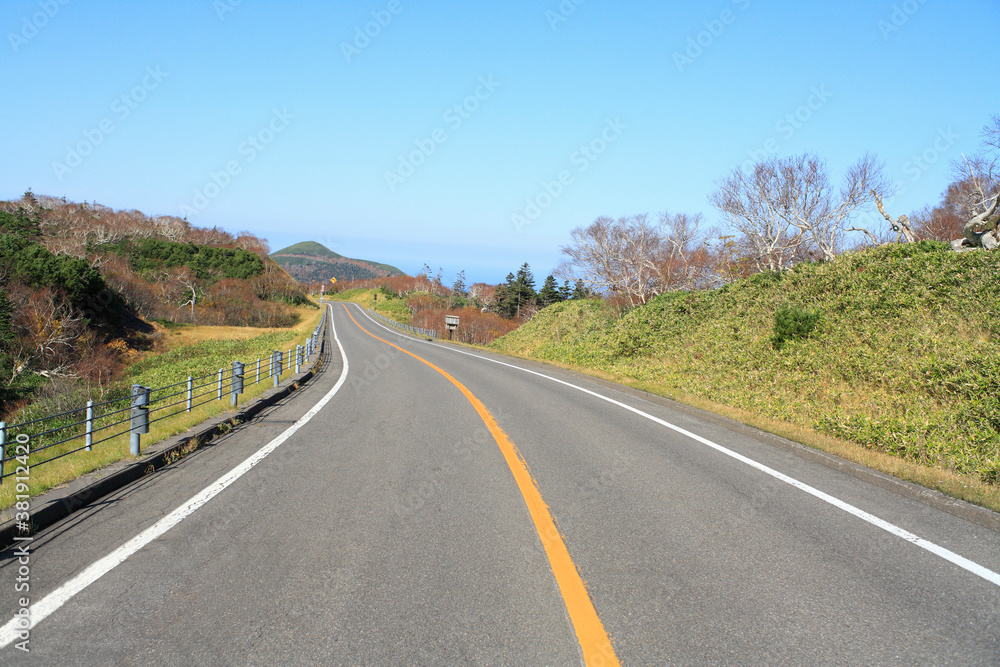 Naklejka premium 知床横断道路