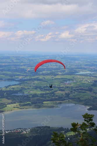 Enjoying the great panoramic view while flying along the Allgau alps. 