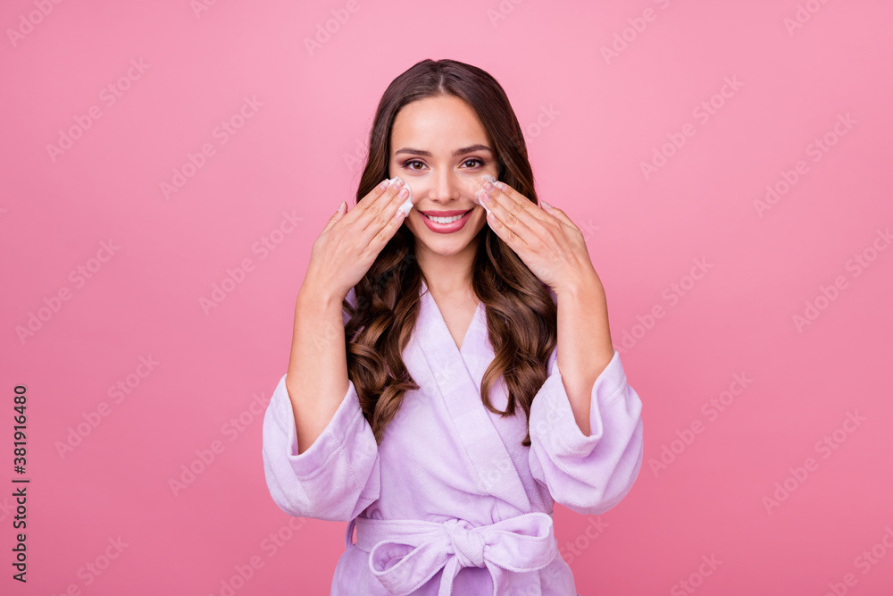 Portrait of her she nice-looking attractive charming cheerful brown-haired girl washing cleansing silky flawless skin natural foam daily procedure purifying isolated over pink pastel color background Portrait of her she nice-looking attractive charming cheerful brown-haired girl washing cleansing silky flawless skin natural foam daily procedure purifying isolated over pink pastel color background