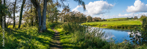 Obraz na płótnie Panaorama of English rural countryside scenery on British waterway canal