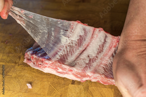 Tableau sur toile taking off the silver skin from spare ribs