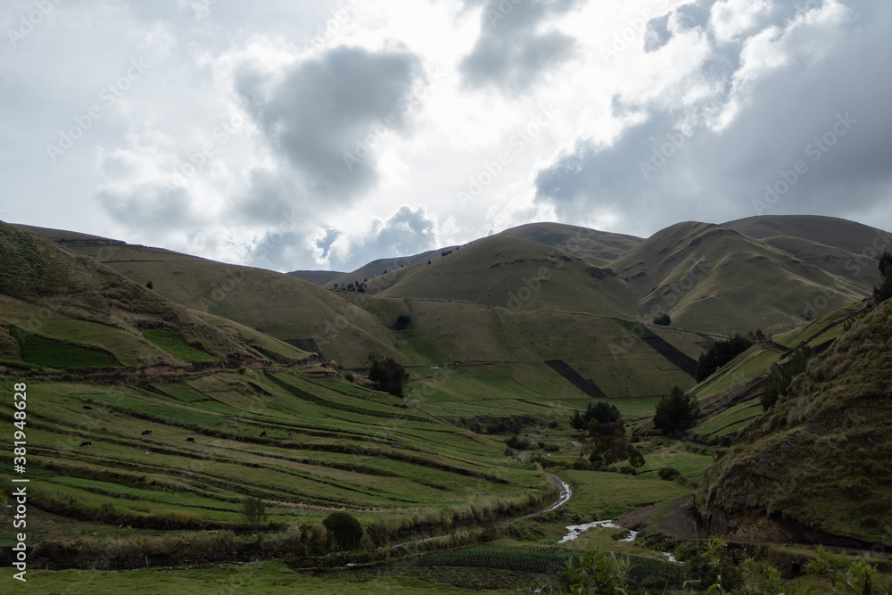 Cerros andinos del Ecuador. Paramos majestuosos.